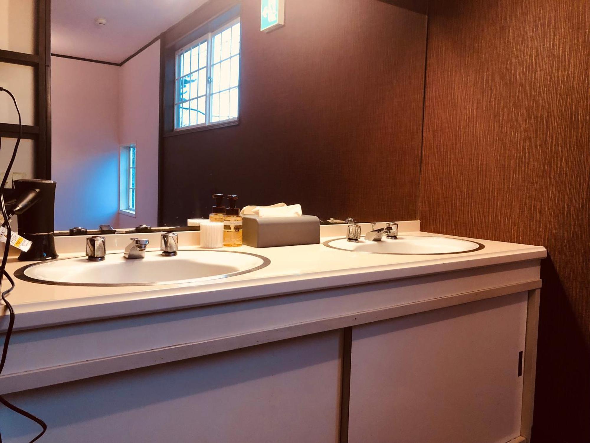 Buna Kusatsu Onsen Inn Extérieur photo